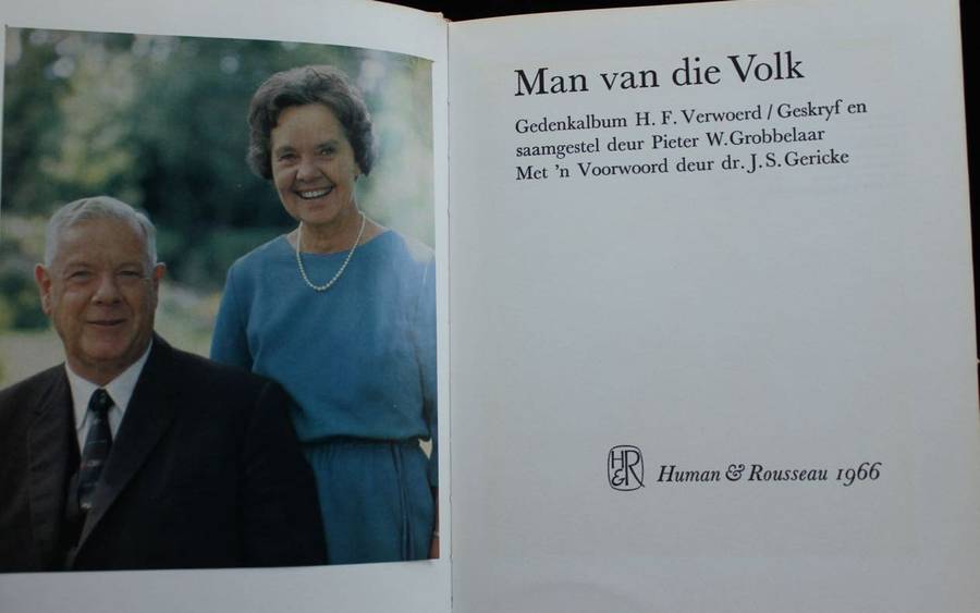 MAN VAN DIE VOLK - HENDRIK VERWOERD FOTO GEDENKALBUM deur Pieter Grobbelaar 1966