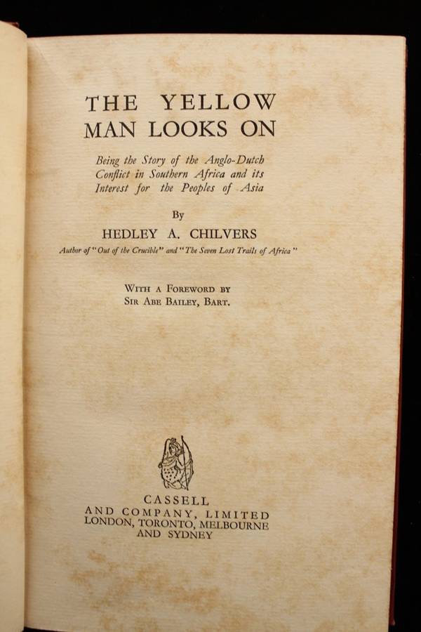 THE YELLOW MAN LOOKS ON - HEDLEY CHILVERS - 1ST ED. 1933