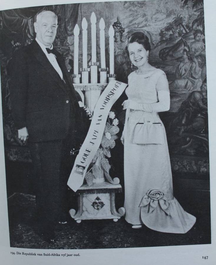MAN VAN DIE VOLK - HENDRIK VERWOERD FOTO GEDENKALBUM deur Pieter Grobbelaar 1966