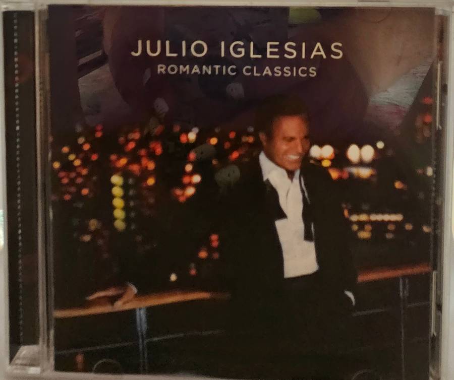 Julio Iglesias Romantic Classics  (3245)
