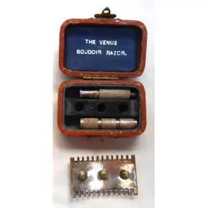 RARE vintage GILLETTE VENUS Ladies Boudoir Safety Razor In Original red leather case-British Made