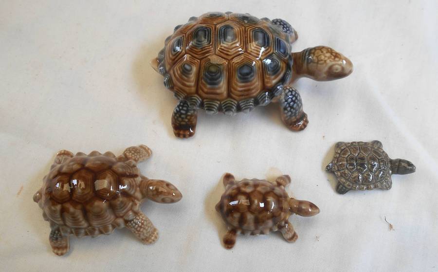 BOXED SETS OF WADE TORTOISES - LIDDED TORTOISE-MUM TORTOISE & BABY plus WHIMSIE TORTOISE