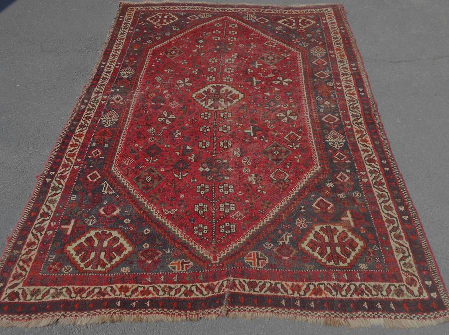 Vintage Red colour Persian Qashqai Carpet   210 cm x 151cm   Hand Knotted with character