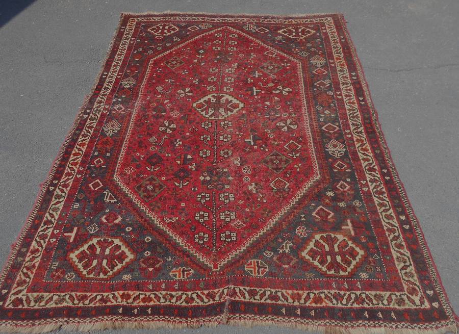 Vintage Red colour Persian Qashqai Carpet   210 cm x 151cm   Hand Knotted with character