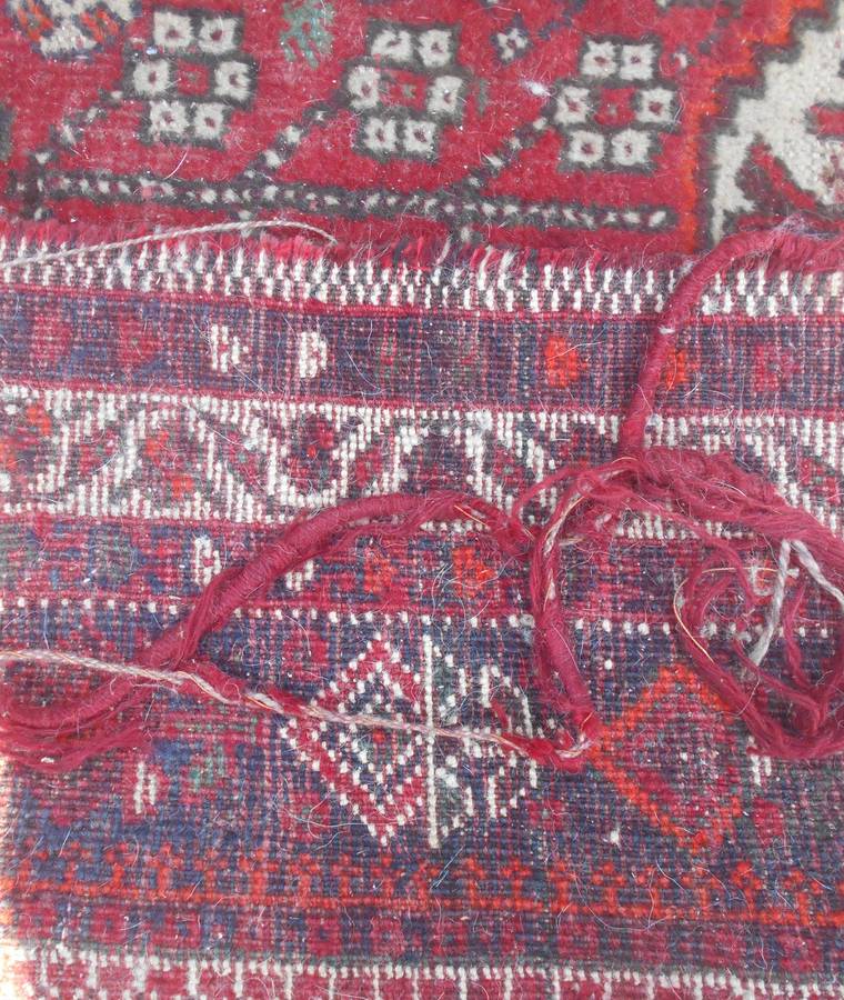 Vintage Red colour Persian Qashqai Carpet   210 cm x 151cm   Hand Knotted with character