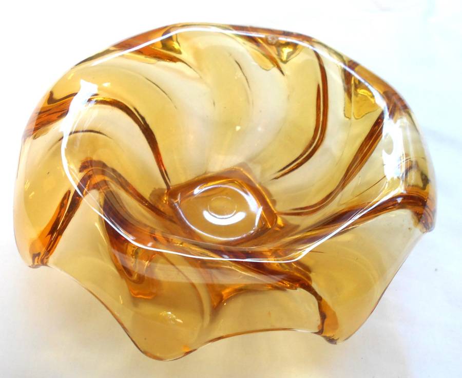 Vintage DAVIDSON Amber glass bowl with swirl -MADE IN ENGLAND-in excellent condition