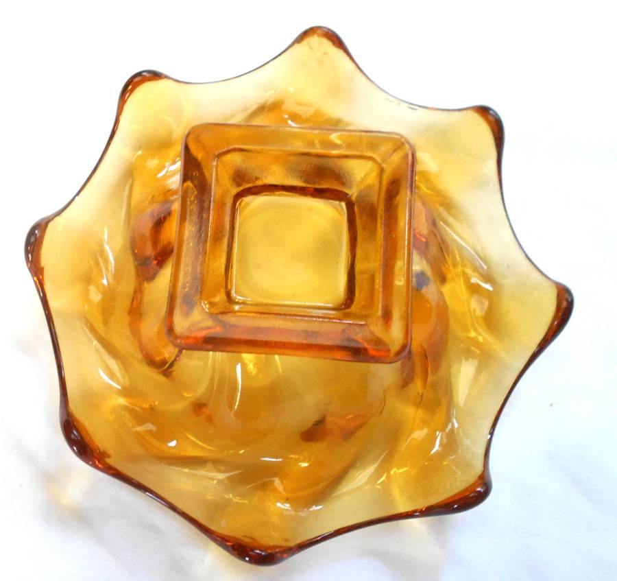Vintage DAVIDSON Amber glass bowl with swirl -MADE IN ENGLAND-in excellent condition
