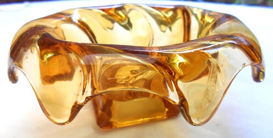 Vintage DAVIDSON Amber glass bowl with swirl -MADE IN ENGLAND-in excellent condition
