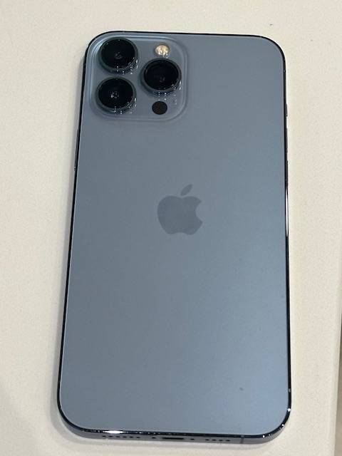 iphone 13 Pro Max 256 gig sierra blue