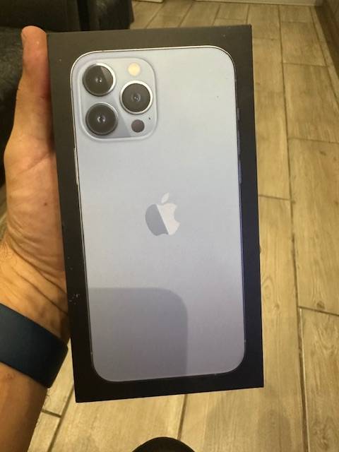 iphone 13 Pro Max 256 gig sierra blue