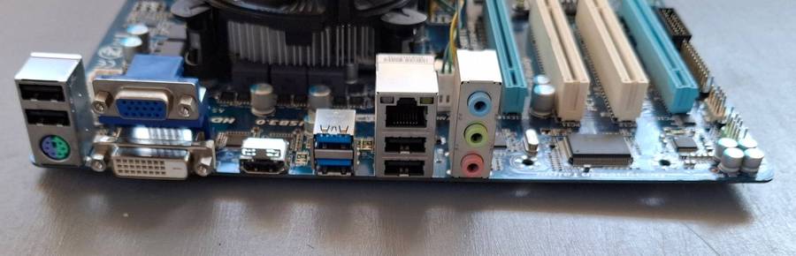 Gigabyte GA-B75M-D3H Motherboard Bundle Plus Intel i3 2120 3.3GHZ processor 10 GB Ram Memory