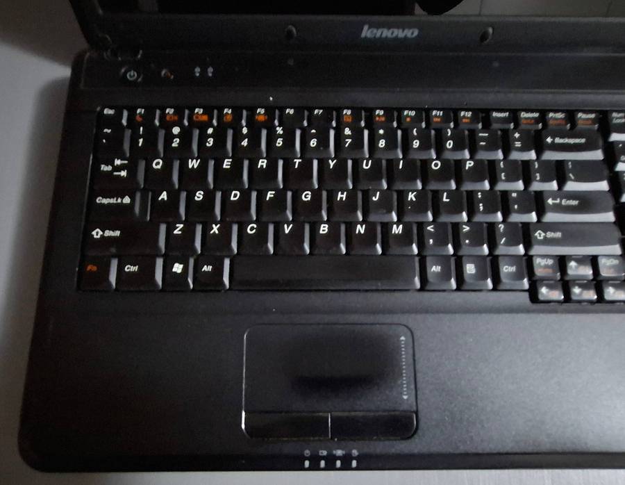 Lenovo G550 Laptop Pentium Dual Core 2.3GHZ CPU 4GB Ram 250GB Hard Drive (FREE SHIPPING!)