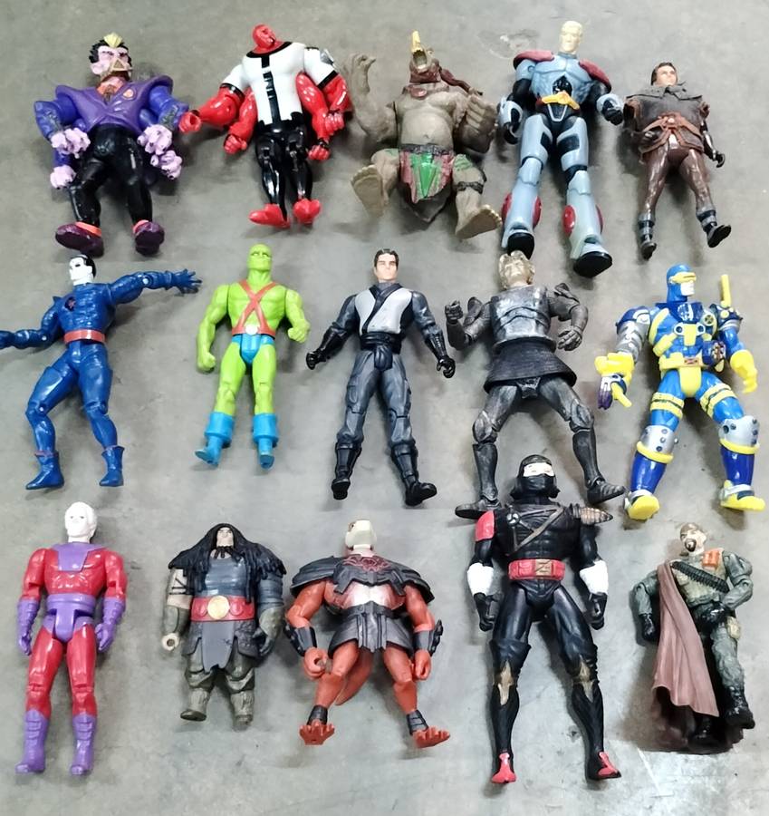 Vintage toy - Mix of figurines (x15)