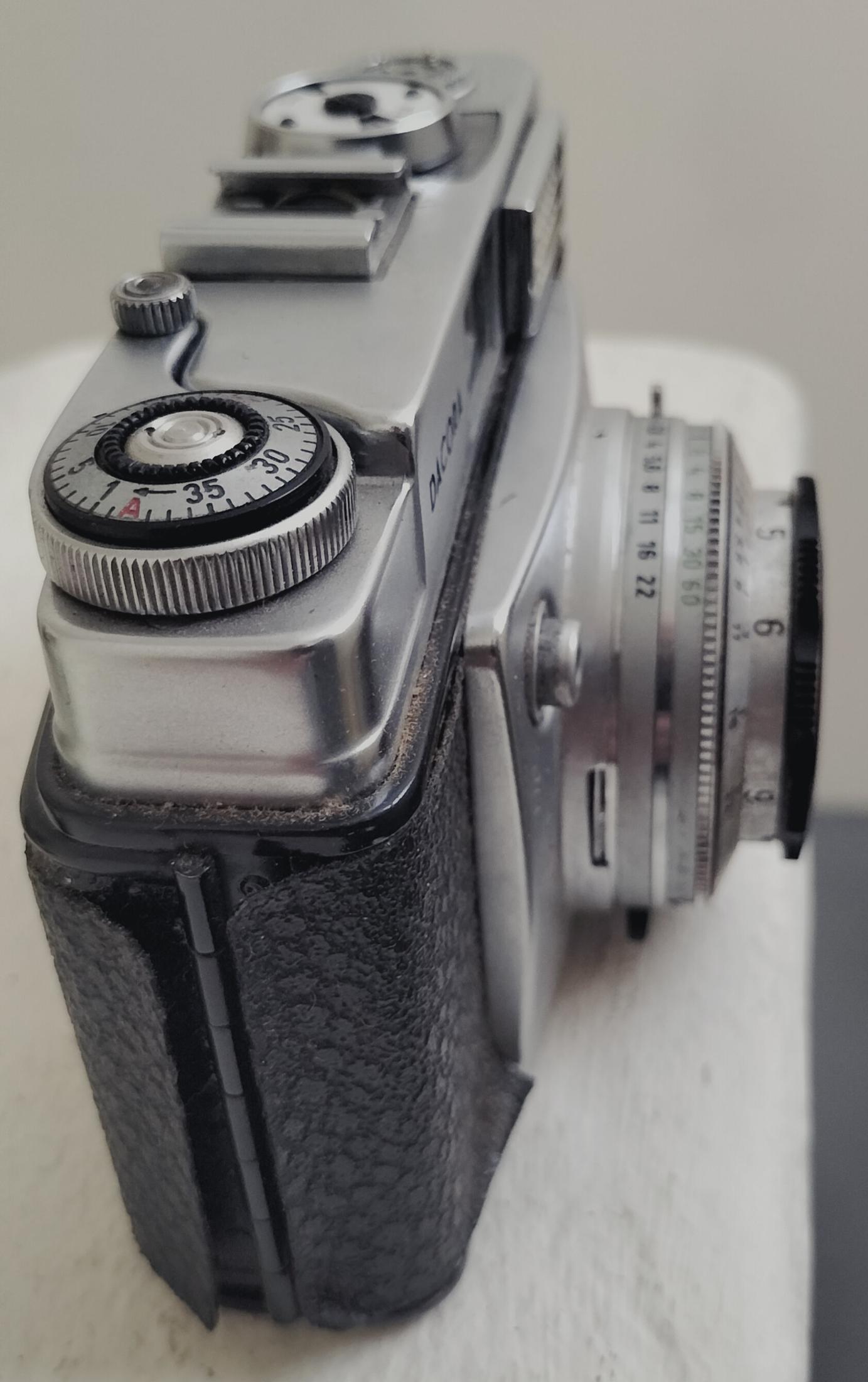 Vintage Dacora Super Dignette 35mm SLR camera (with minor issues)