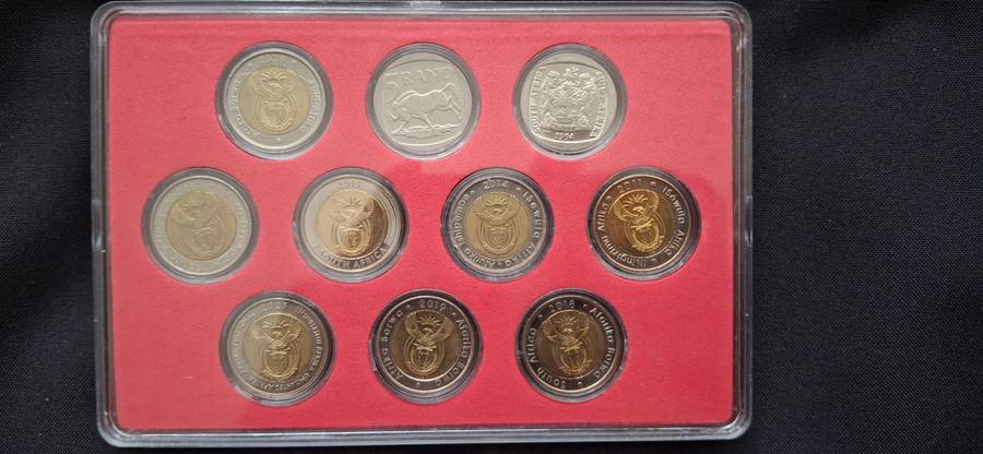 Commemorative Set of RSA R5 Coins 50% of the coins are uncirculated