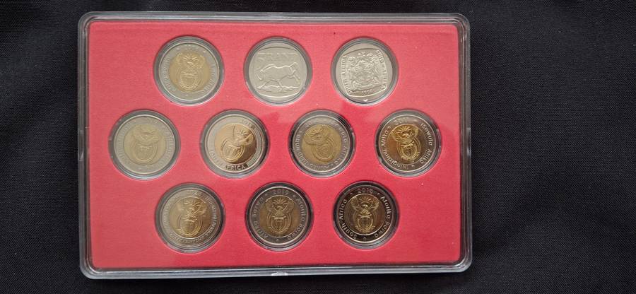 Commemorative Set of RSA R5 Coins 50% of the coins are uncirculated