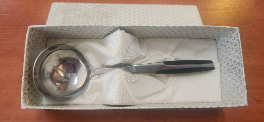 Cake Lifter, Gravy Spoons and sugar Spoon Lot -Eetrite Stainless Steel Mixed Lot (Boxed)