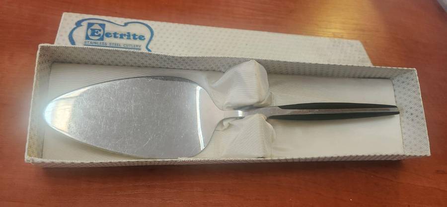 Cake Lifter, Gravy Spoons and sugar Spoon Lot -Eetrite Stainless Steel Mixed Lot (Boxed)