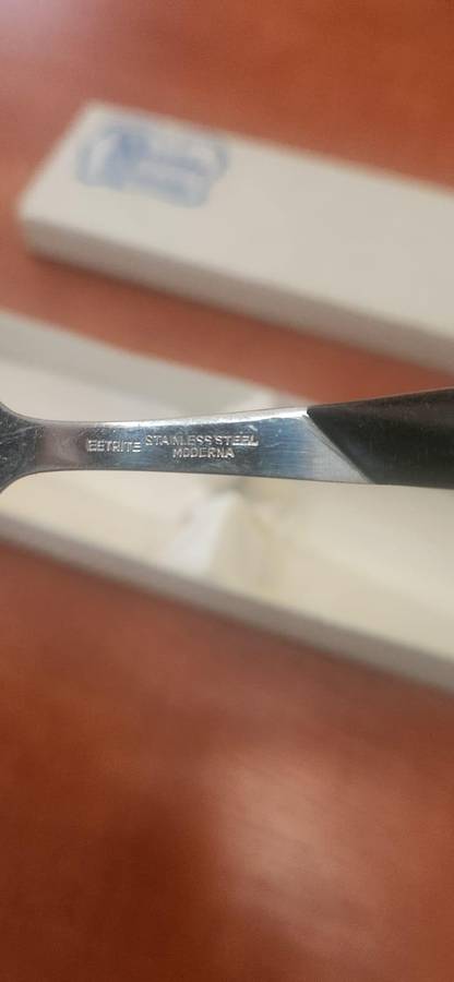 Cake Lifter, Gravy Spoons and sugar Spoon Lot -Eetrite Stainless Steel Mixed Lot (Boxed)