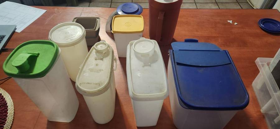 Tupperware lot (10 items)