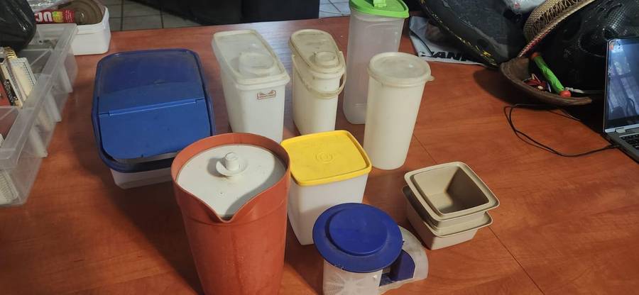 Tupperware lot (10 items)