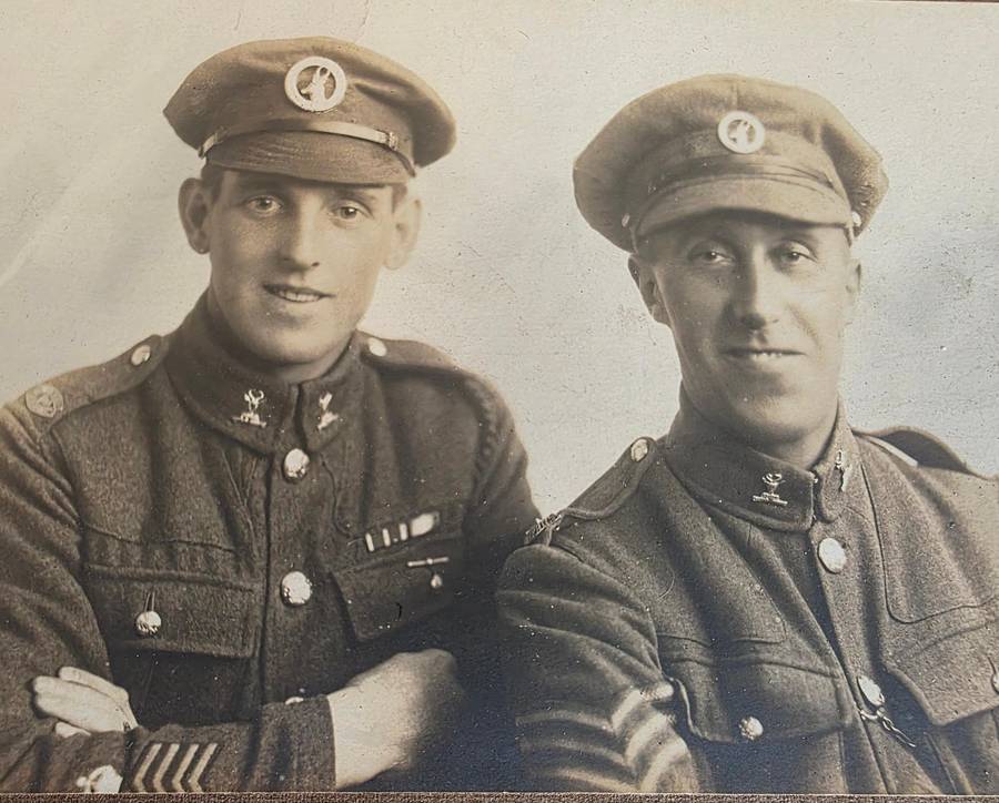 South African WW1  One SAI Studio Photo & Cap Badges