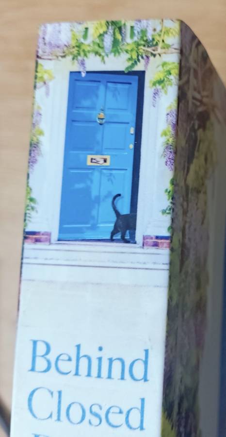 Behind Closed Doors - Catherine Alliott - Softcover - 406 Pages