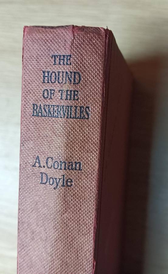 The Hound of the Baskervilles - Sir Arthur Conan Doyle - Hardcover - 248 pages