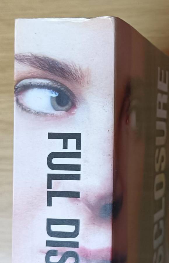 Full Disclosure - Dee Henderson - Softcover - 473 pages