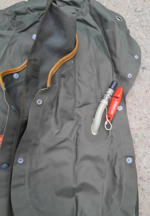 GERMAN MILITARY SELF-INFLATING LIFE VEST