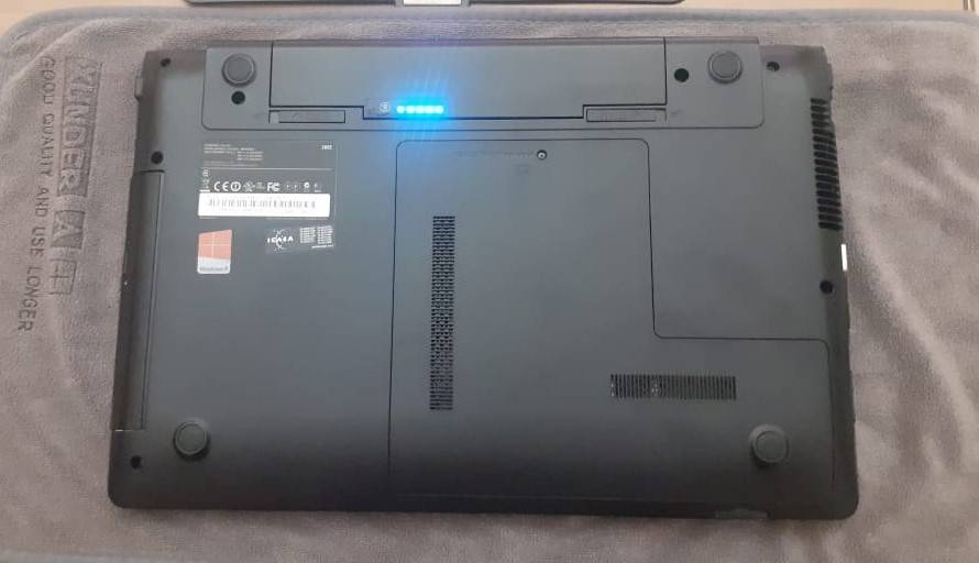 Samsung 300E 15.6" HD Screen Laptop Dual Core 8GB RAM DDR3 256GB SSD Intel Core i3 Windows 10 PRO