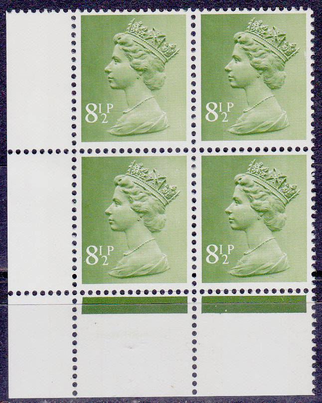 ENGLAND 1975, 24 Sept. QUEEN ELIZABETH II, single block, MNH, CV +/-R 40.00 view scans