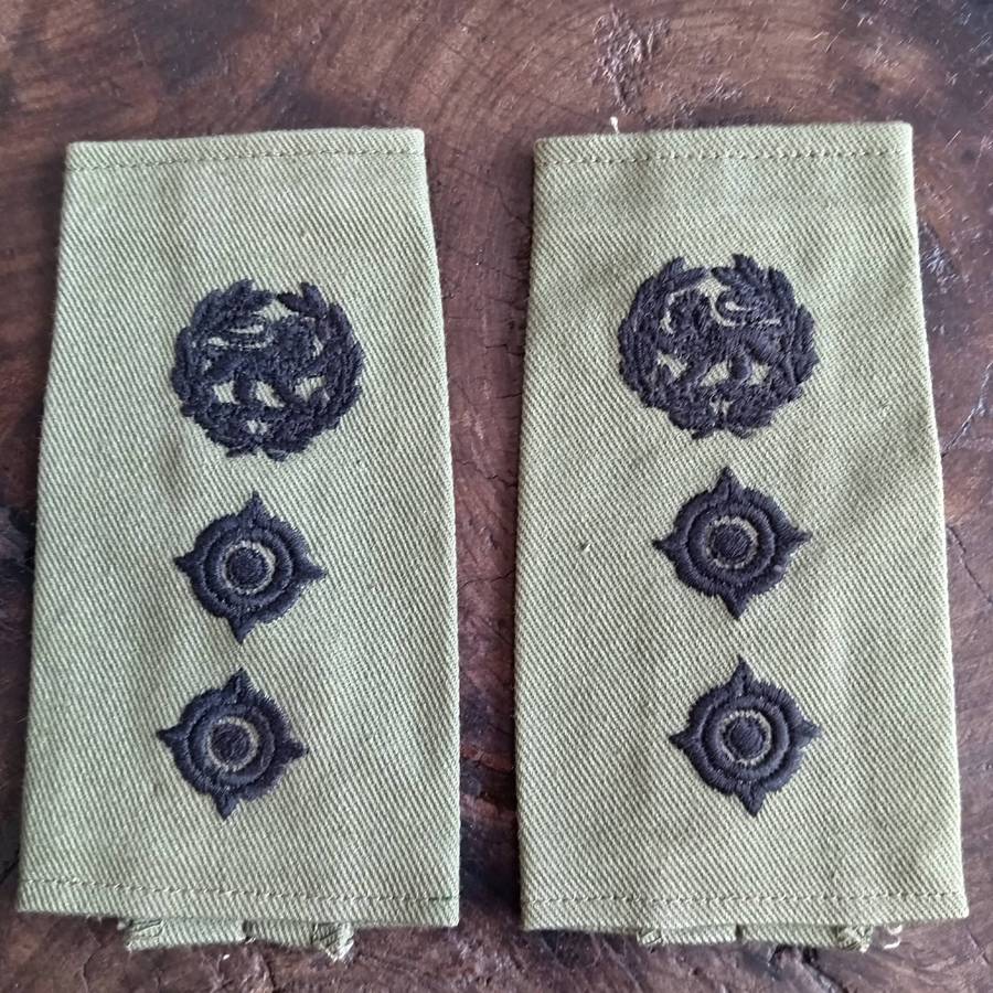 RHODESIA ARMY,  COLONEL SLIP-ON RANKS