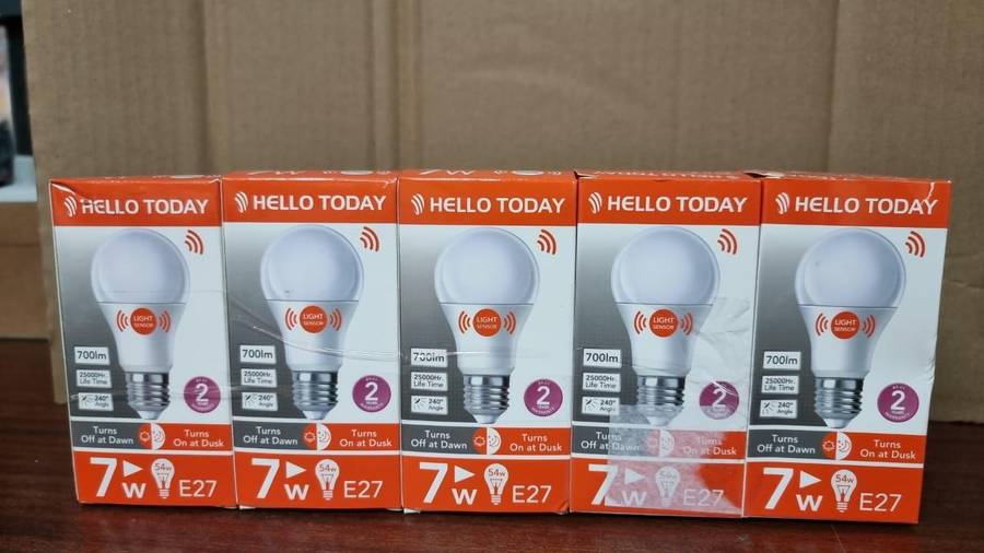 5 Pack - Day / Night Sensor 7w Light Bulbs E27