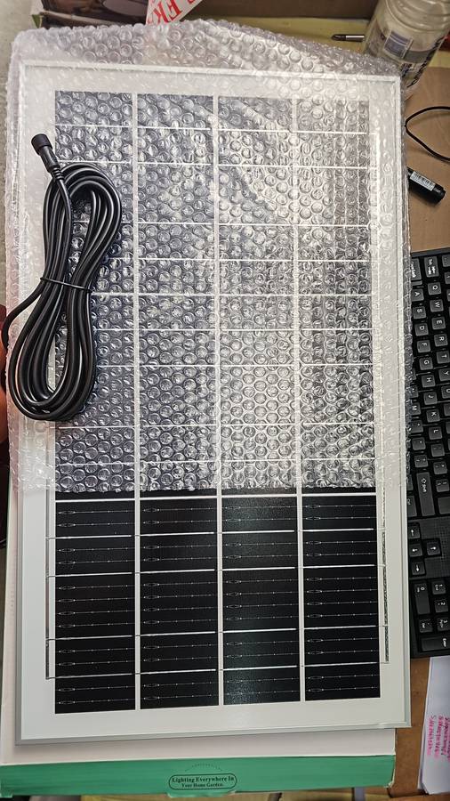 200w Solar Security Flood Light With Day-Night Sensor - please read description