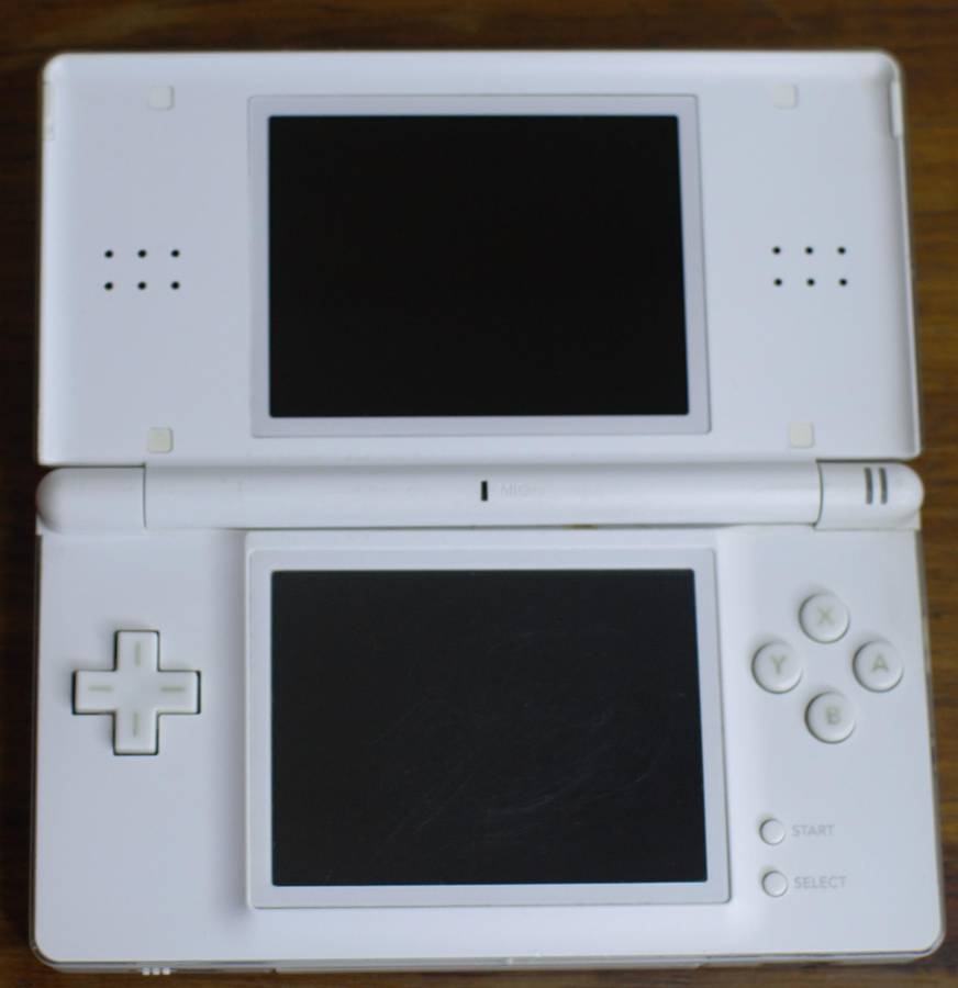 Nintendo DS Lite + Game Bundle