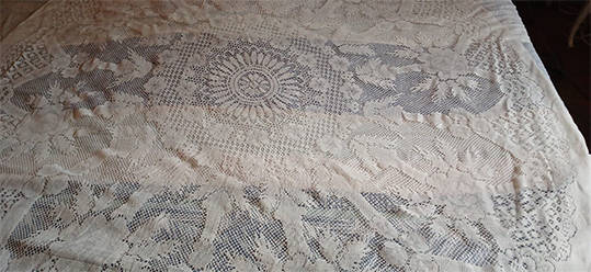 Vintage Patterned Cream Round Tablecloth - Size 1.7m Diameter