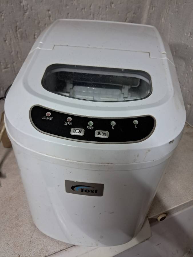 Jost Ice Maker