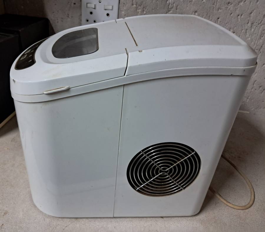 Jost Ice Maker