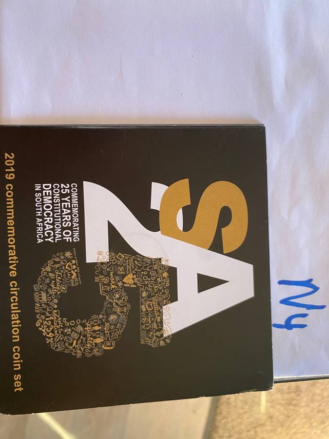 South African collectors 25 years old R5 and R2 rand coin set - UNC and better