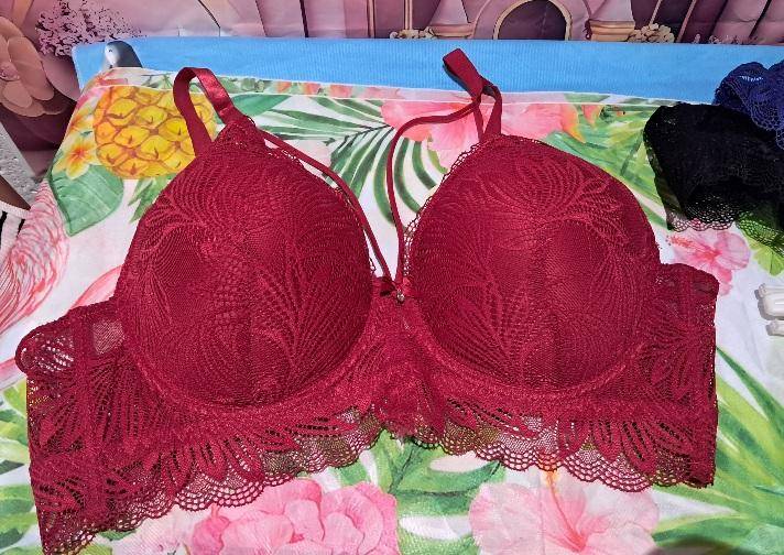 Bra:  46D