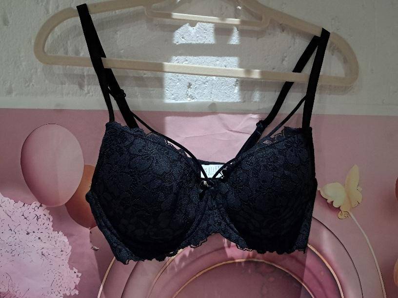 Bra:  36B