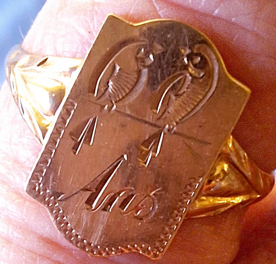 Vintage 9ct rose gold dainty signet ring with engraving of birds and names