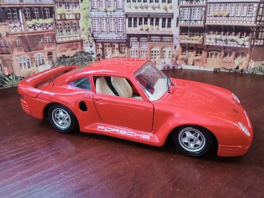 Vintage Porsche 959 Burago 1:24 Scale Model Car