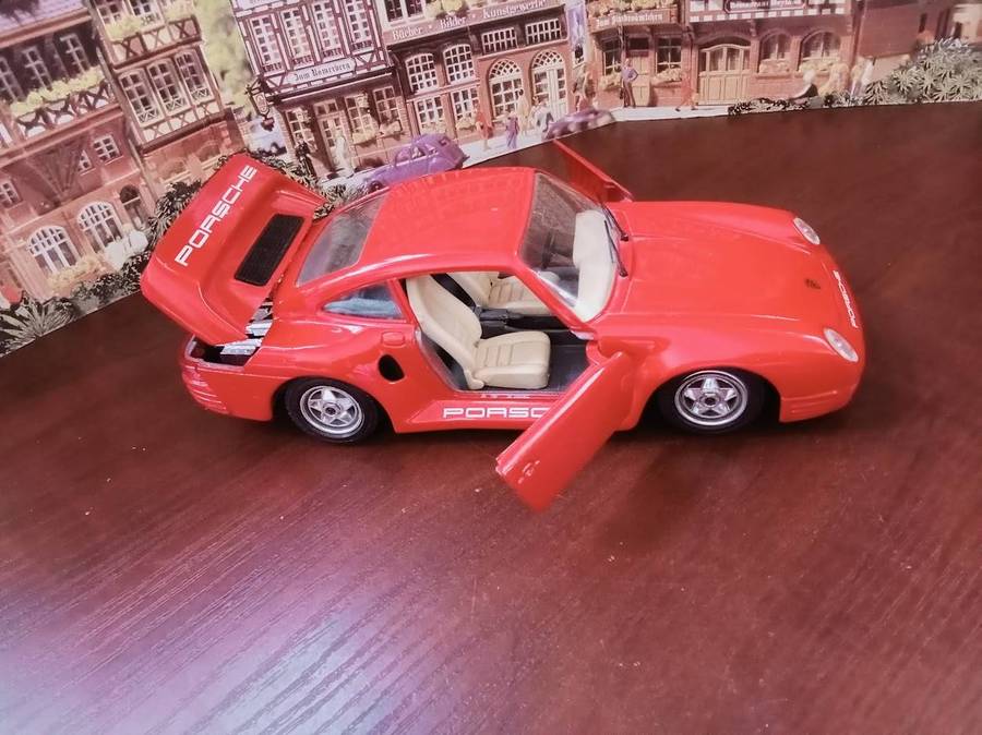 Vintage Porsche 959 Burago 1:24 Scale Model Car