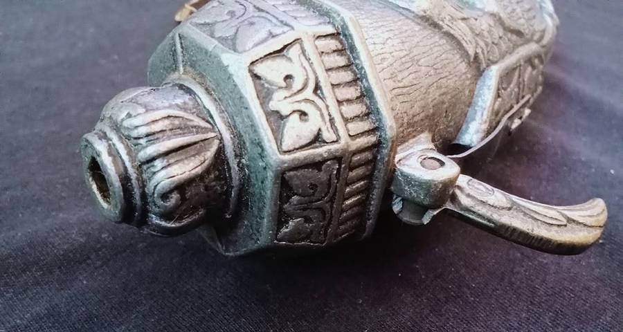 VINTAGE MADE IN SPAIN DENIX PEWTER HORN GUN POWDER BOTTLE FLASK BLAZON EAGLE