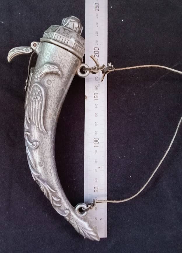 VINTAGE MADE IN SPAIN DENIX PEWTER HORN GUN POWDER BOTTLE FLASK BLAZON EAGLE