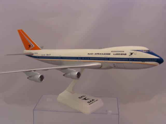 South African Airways ZS-SAN "Lebombo" B747-200 Snap-Fit Plastic Scale 1/200 MIB
