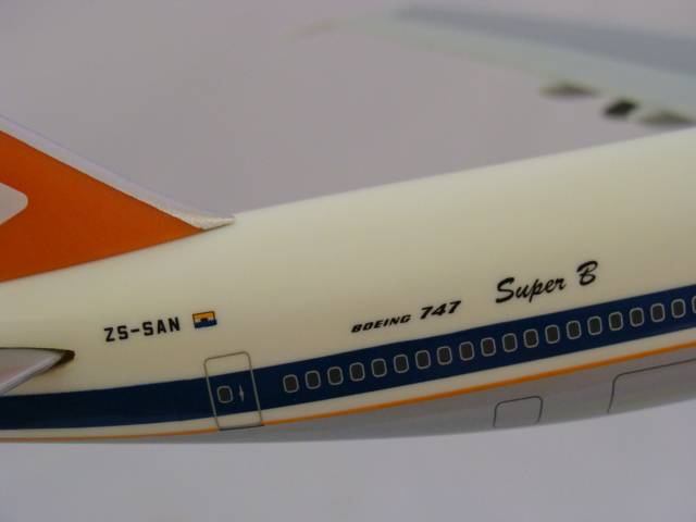 South African Airways ZS-SAN "Lebombo" B747-200 Snap-Fit Plastic Scale 1/200 MIB