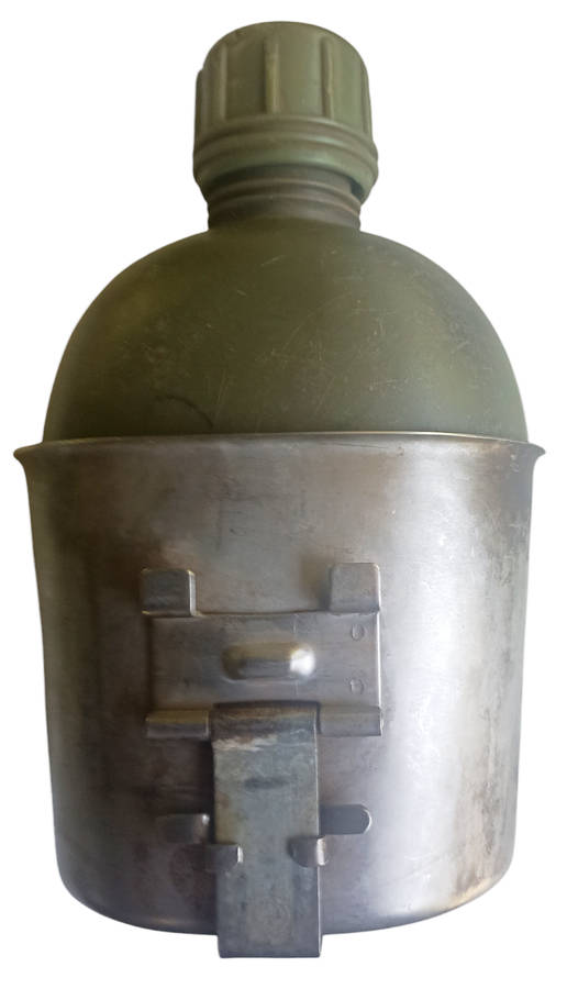 Old Army Era Water bottle with stopper, fire bucket and canvas pouch-pouch not on pic